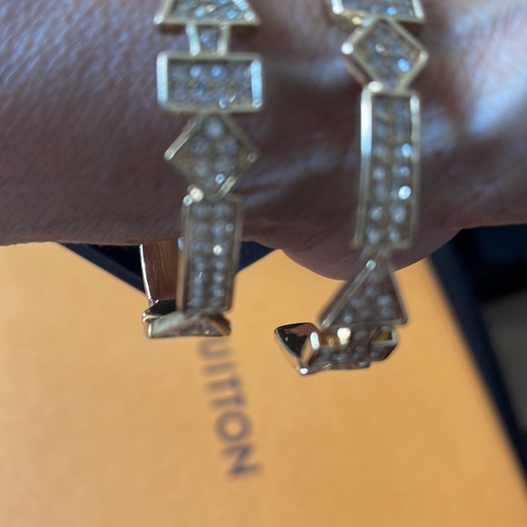 New Magnificent Steve Madden Pave Crystal Hoops - Picture 2 of 3